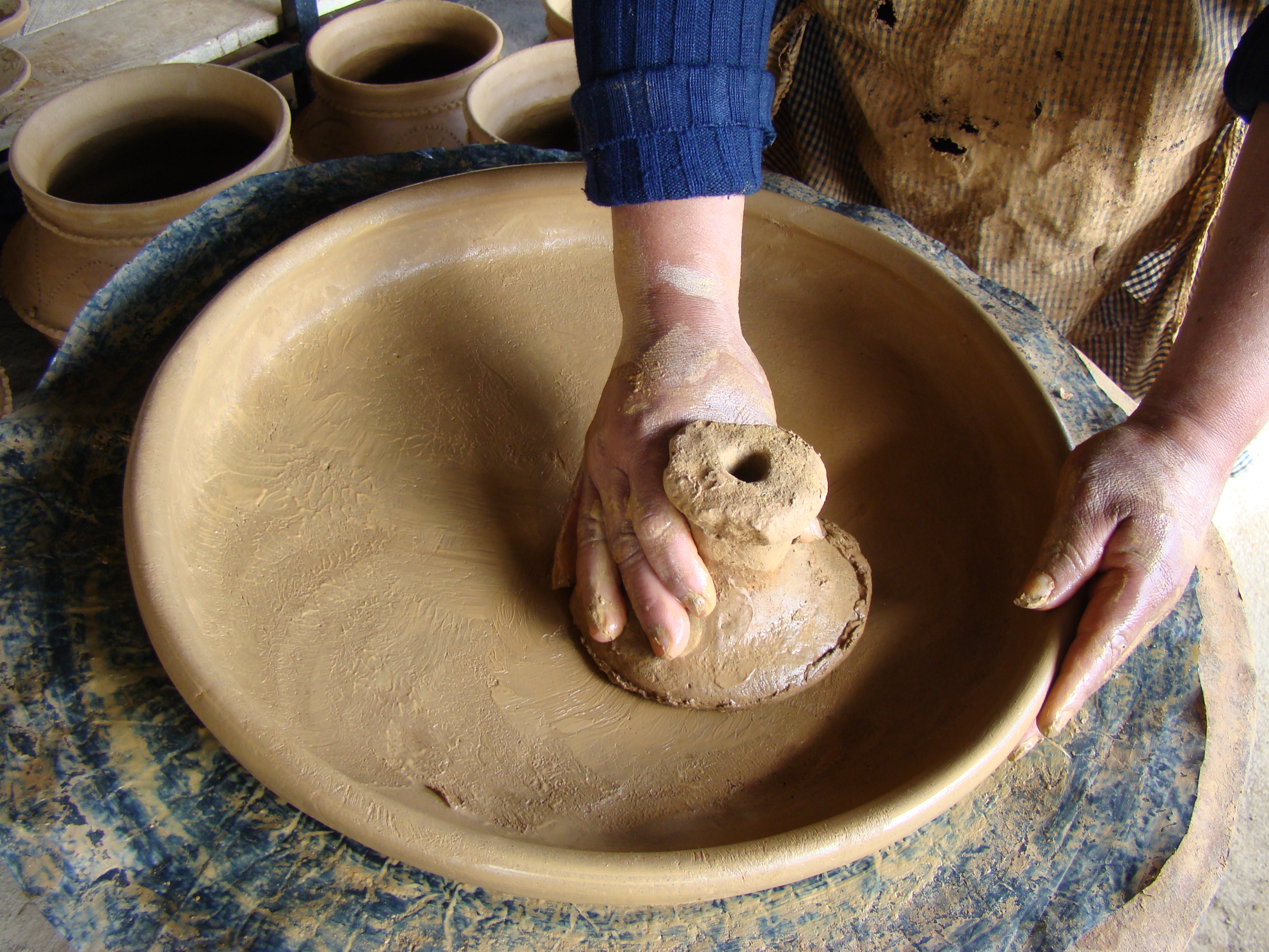 Cañar-Azogues-ceramica-ecuador-arcilla-artesano